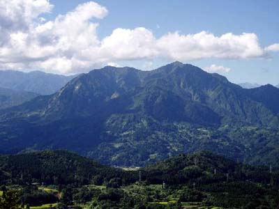 高浪の池　遊歩道から明星山