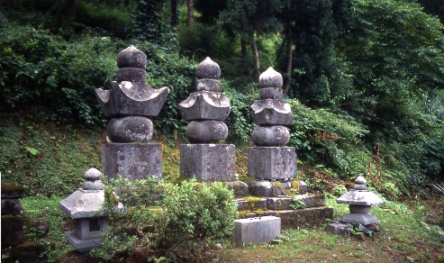 荻田氏三代の墓
