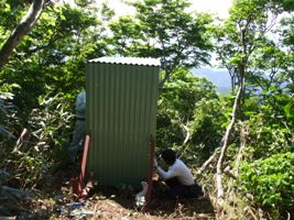屋外トイレ(白鳥山山頂付近)