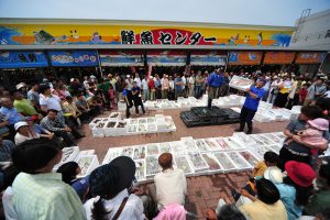 鮮魚セリ市